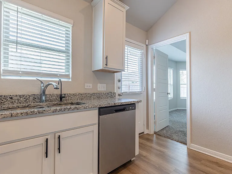 6418 Willow Point Blvd — Photo 11