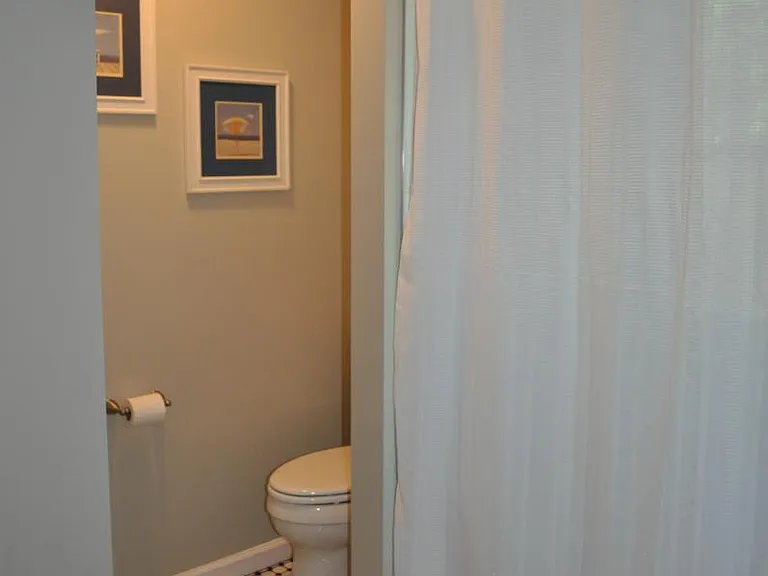 Upstairs full bath