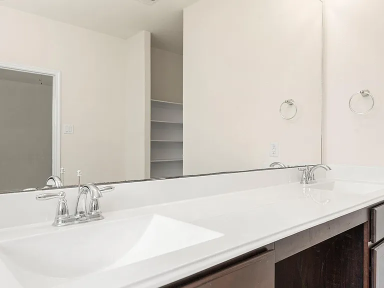 23607 Legano Dr — Photo 33