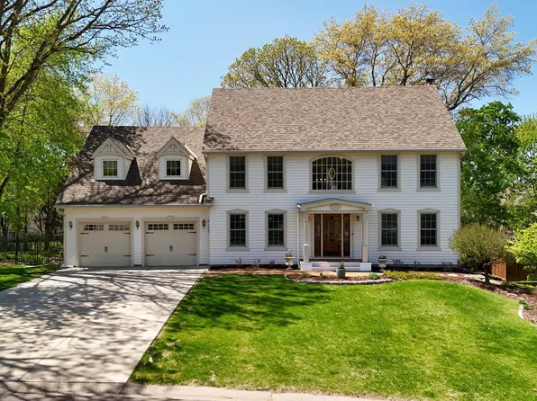 12581 Dover Dr, Apple Valley, MN 55124