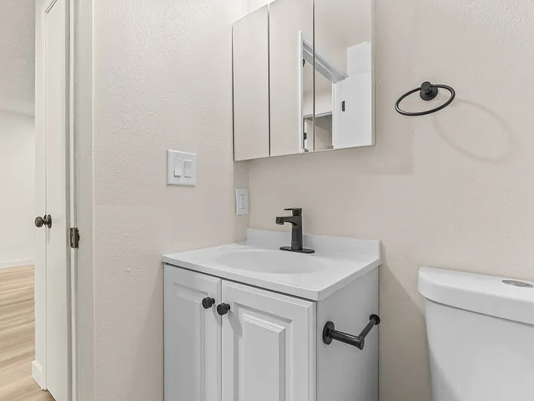 Charbern Apartments — Photo 75