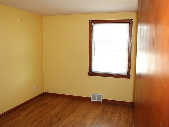 5th image of 16 N Hood St