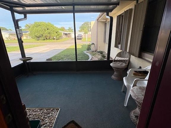 5th image of 995 Botany Ln