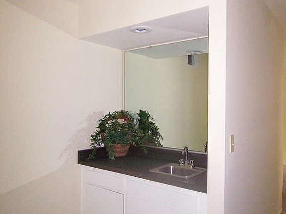 5th image of 307 Rosemont Ave