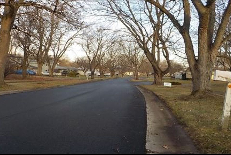 Exterior Neighborhood (street photo)