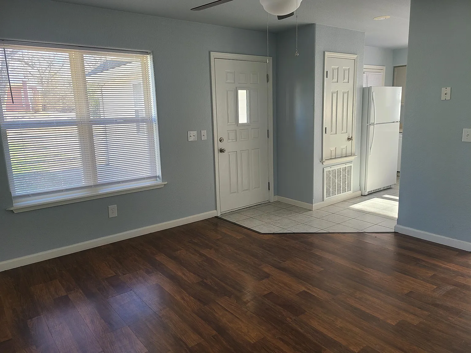 2 bed, 940 sqft, $1,300 — Photo 4