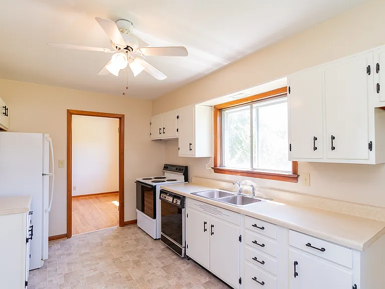1214 Echo Dr — Photo 8