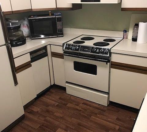 5th image of 297 W Clay Ave APT 212
