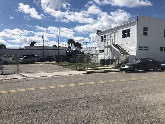 3rd image of 5200 S Dixie Hwy