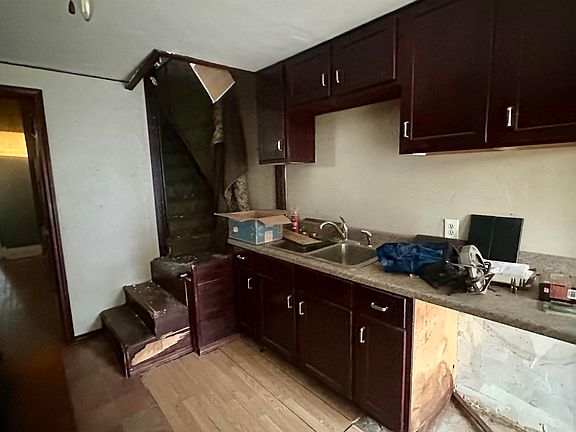 2nd image of 619 Maple Ave
