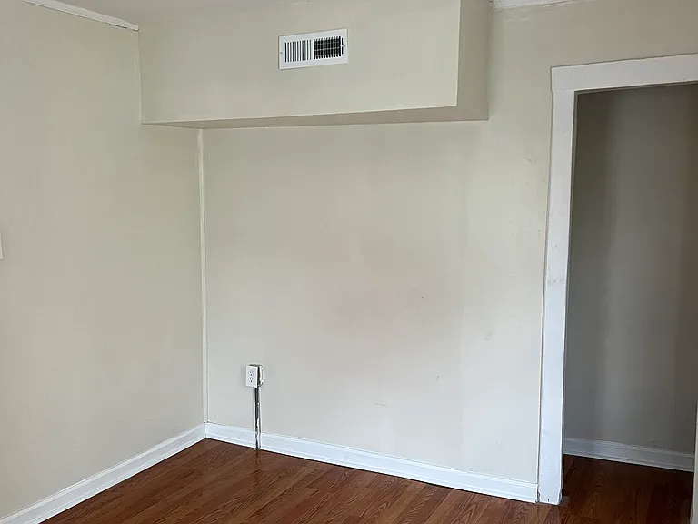1121 Williams St — Photo 9