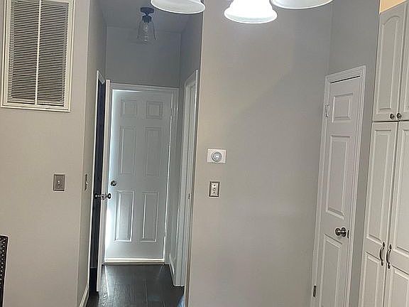 4th image of 4 Greenbriar Ct