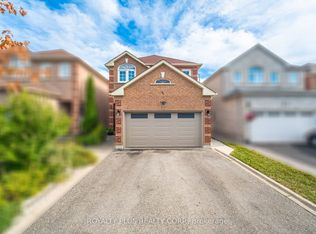 77 Arthurs Cres, Brampton, ON L6Y 4Y3
