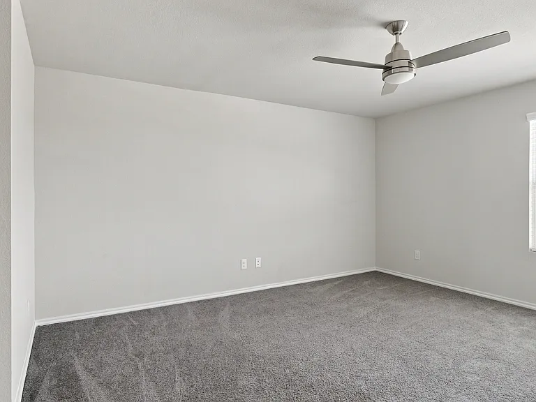 944 Ravenwood Ln — Photo 25
