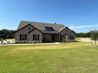903 Perrin Ln, Van Alstyne, TX 75495