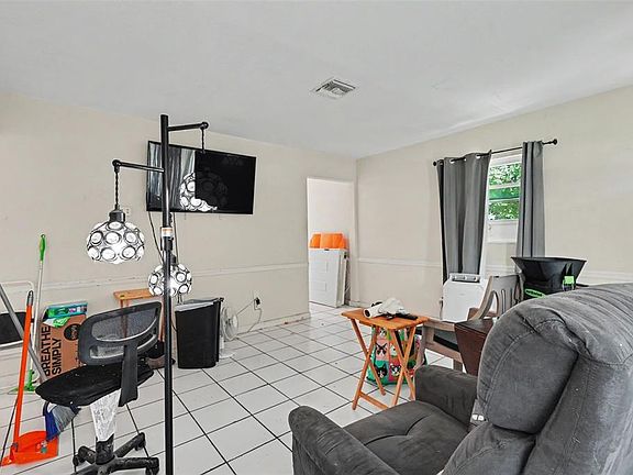 4th image of 308 E ALTHEA AVENUE