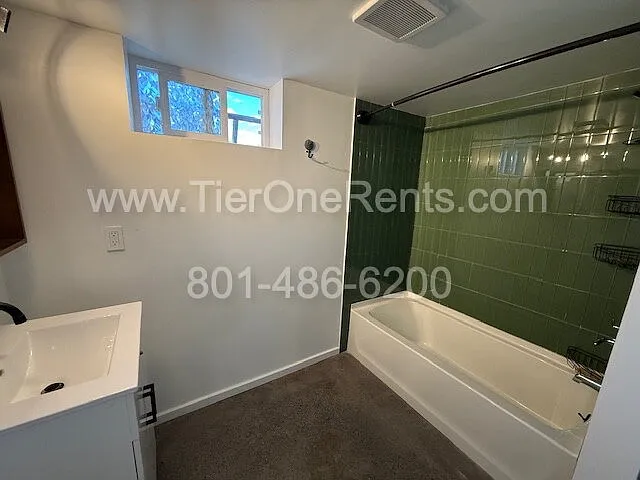 556 S Navajo St — Photo 17