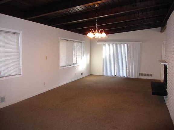 Newer Carpet & Paint!