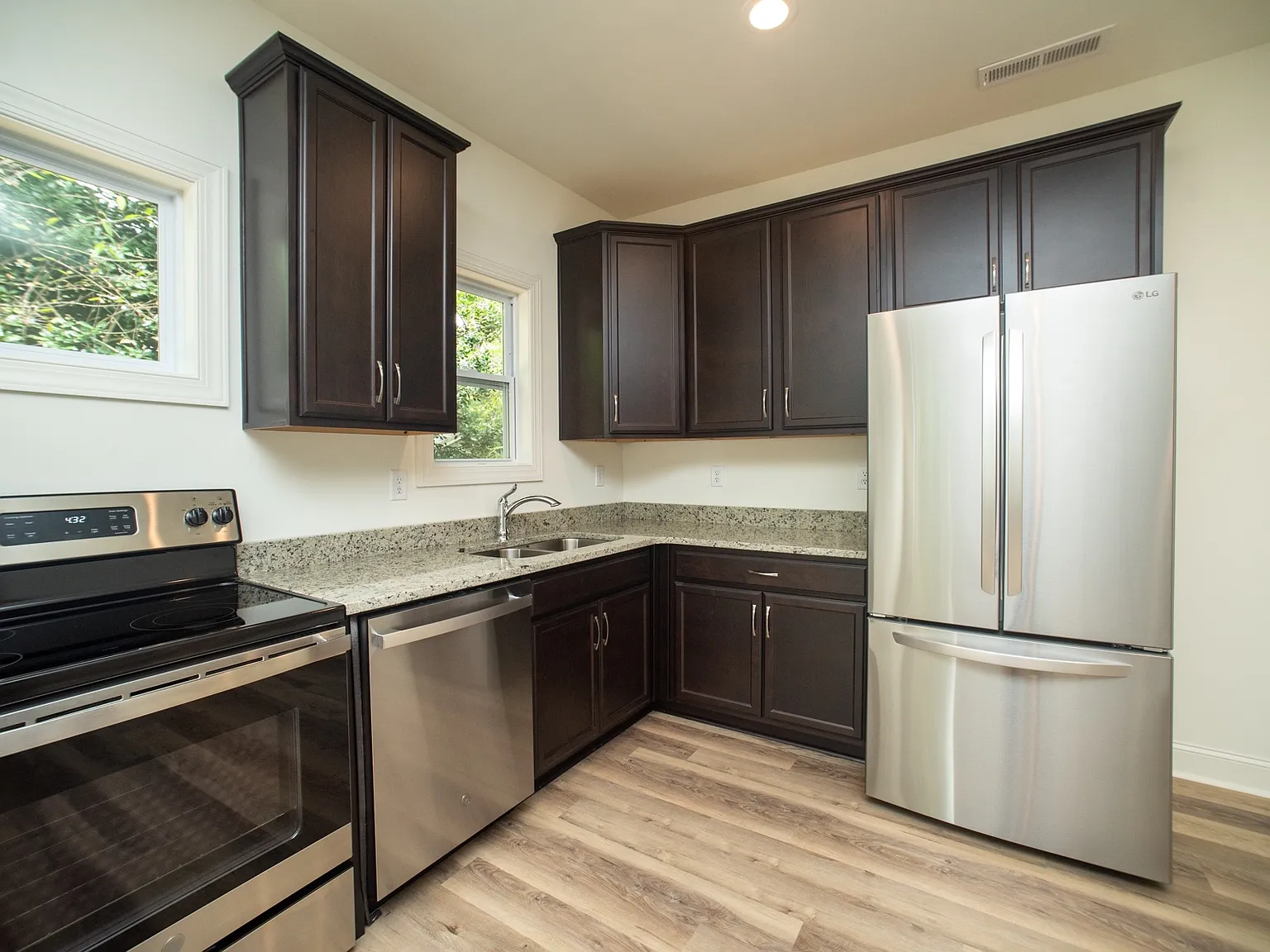 30 Madeline Ave — Photo 4