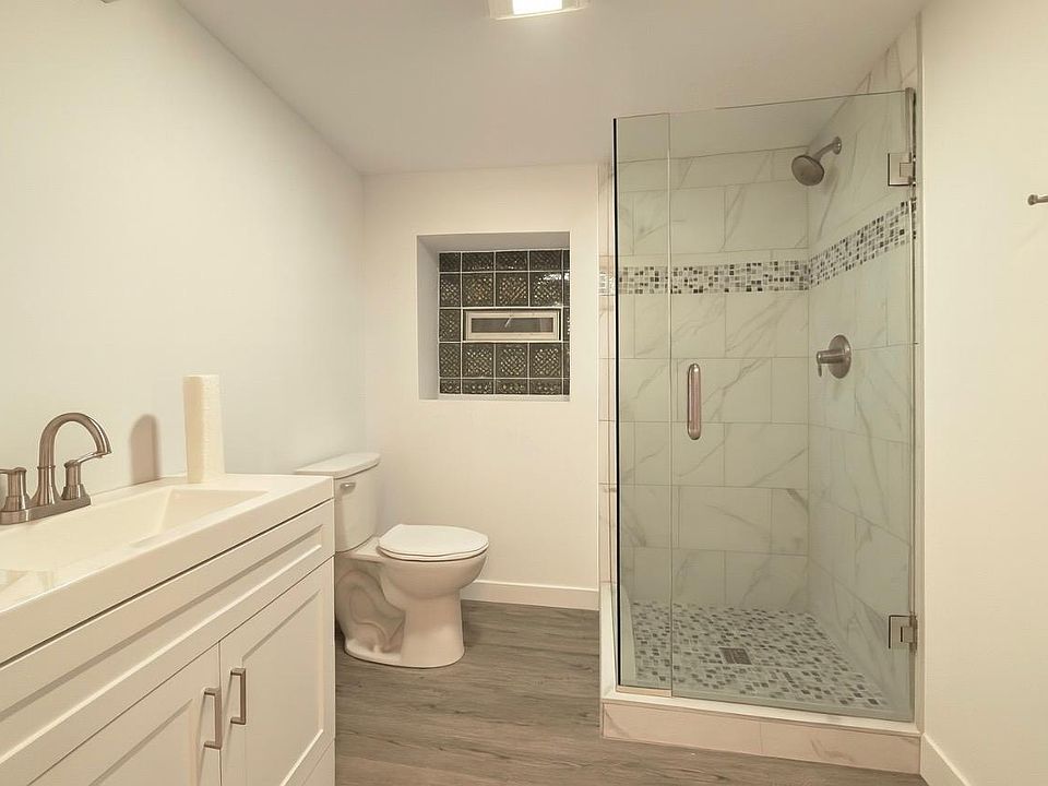2nd image of 4437 W Gunnison St #G