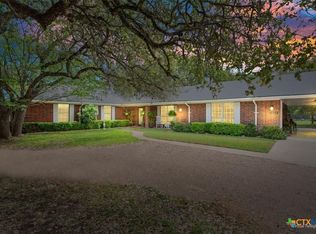 7511 N Lakeview Dr, Salado, TX 76571