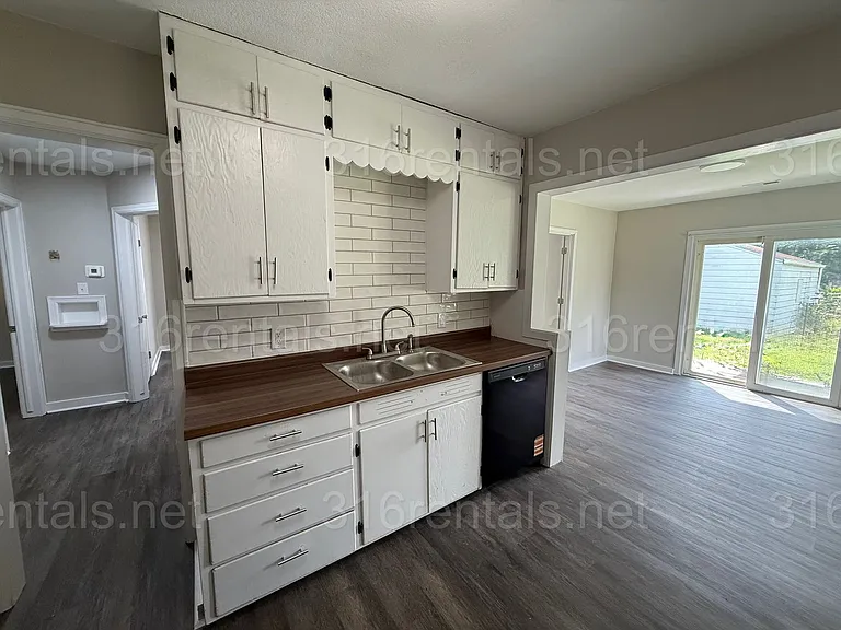 2301 S Laura Ave — Photo 6