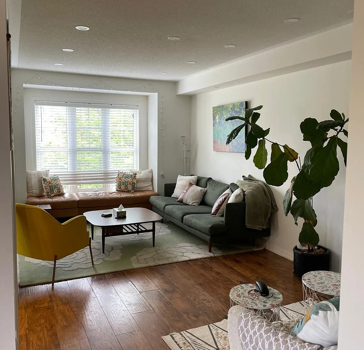 4 bed, $4,000 — Photo 1