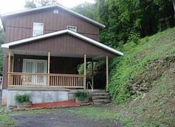 1st image of 900 Berry Hills Dr