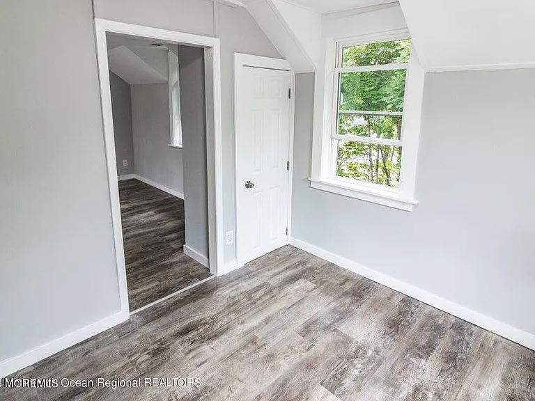 306 Henley Ave #B — Photo 7