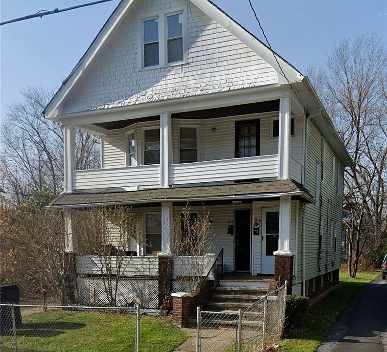 1st image of 916 E 144th St