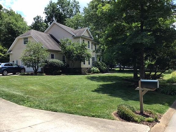 4th image of 2126 Mountain Hollow Dr
