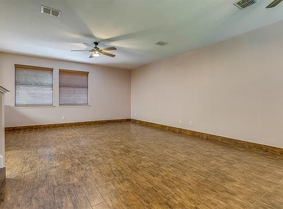 3rd image of 2325 Basswood Dr