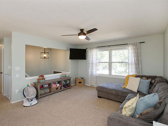 2nd image of 385 Juniper St
