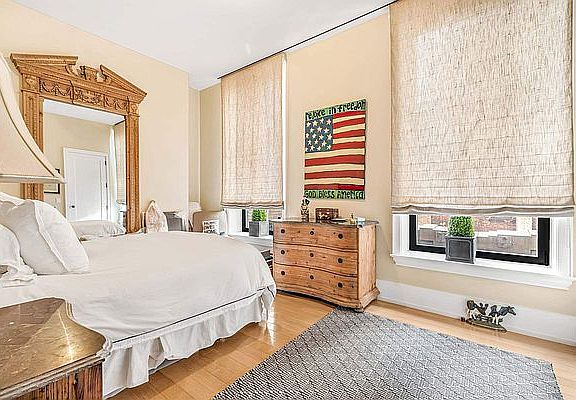 5th image of 212 W 18th St APT 10C