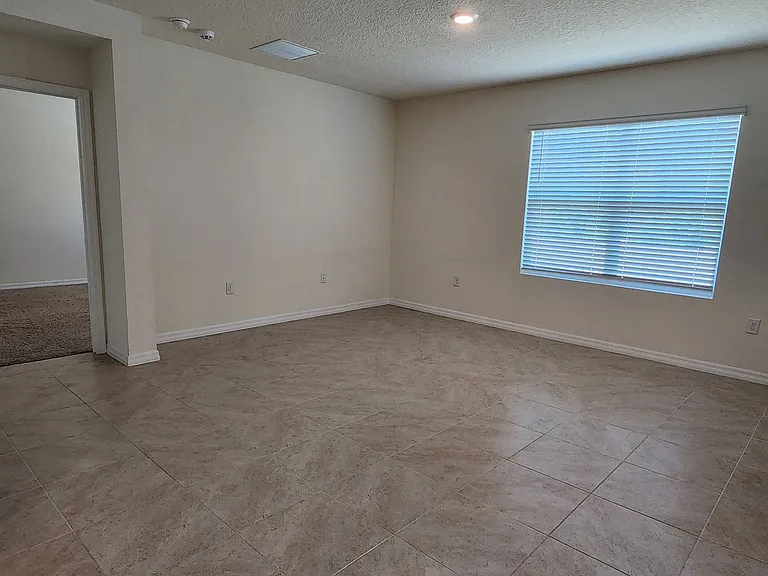 59 Melogold Dr — Photo 13