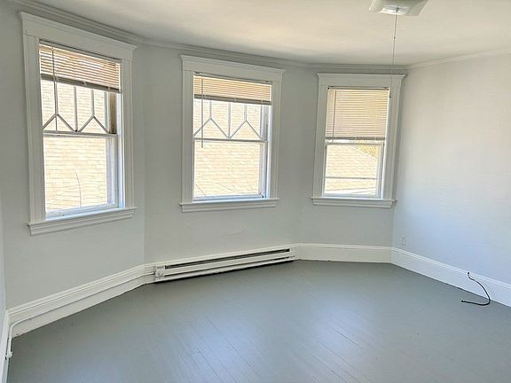 4th image of 17 Titcomb St #3