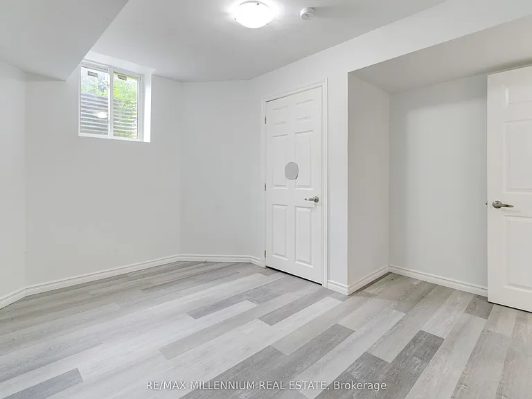 481 Bessborough Dr — Photo 28