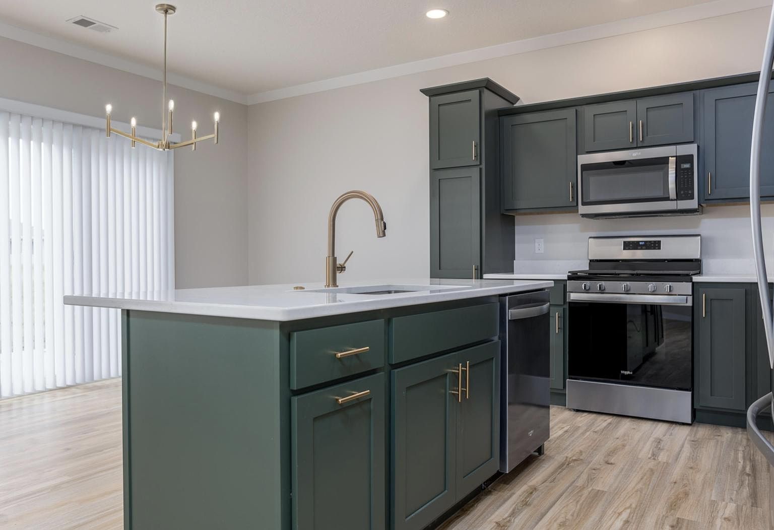 421 E Donahue St, Eldridge, IA 52748 Zillow