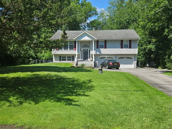 215 Sycamore Drive, New Windsor, NY 12553