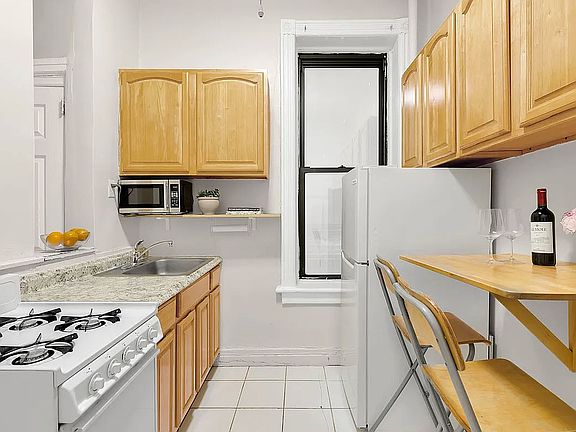 4th image of 857 9th Ave APT 1D