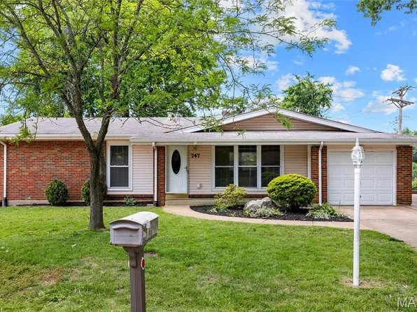 747 Burwick Ter, Ballwin, MO 63021