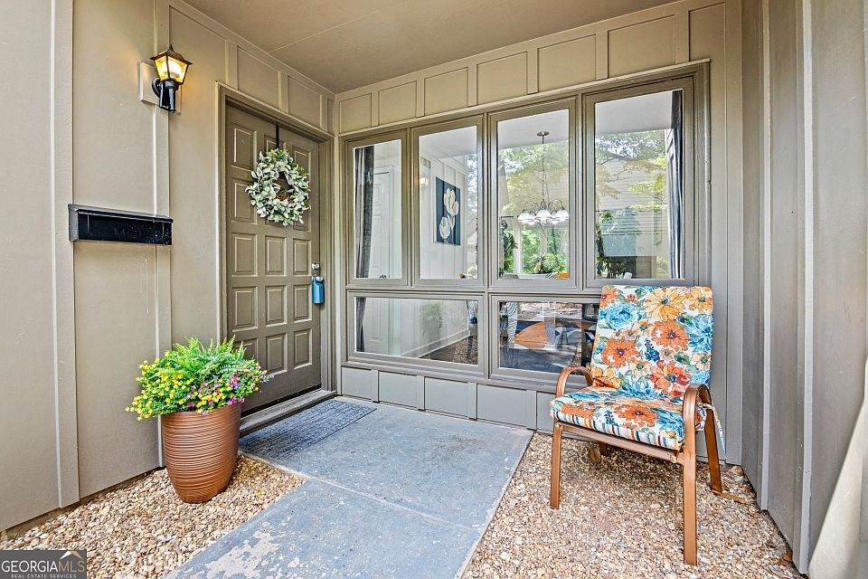 1st image of 889 Cedar Canyon Sq SE