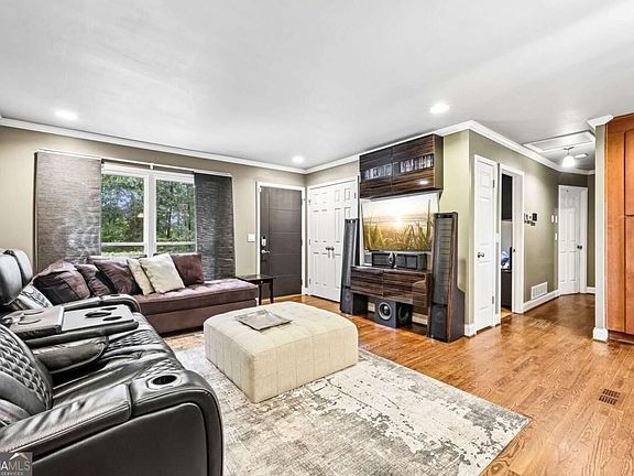 2nd image of 3628 Ridge Rd SE