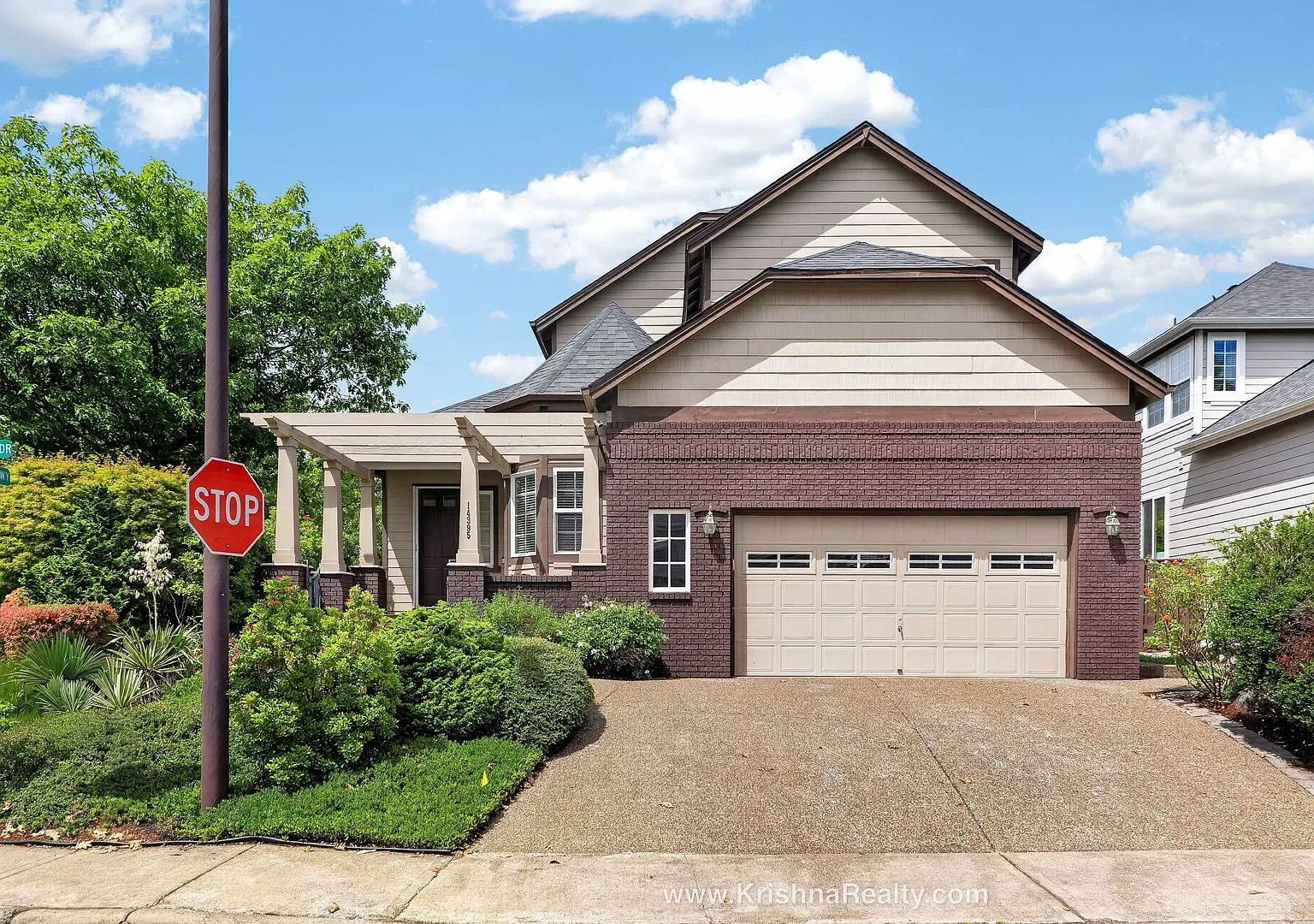 Beautiful 5 BD | 3 BA | in Bethany Terrace Community |Full Bed & Bath On Main Level! Corner Lot! — Photo 1