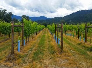 210 Redland Dr, Grants Pass, OR 97527