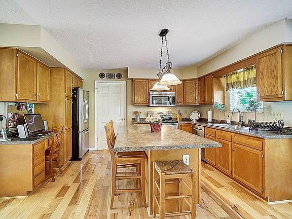 3rd image of 4760 Imperial Dr