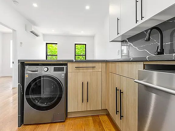 4th image of 152 Macon St #3F