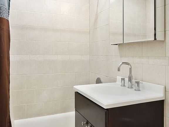 4th image of 25 W 13th St APT 3AN