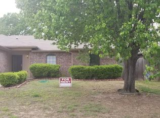 5512 Royal Meadow Ln, Arlington, TX 76017