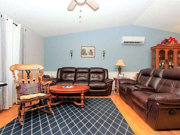 4th image of 8 Hallihan Dr
